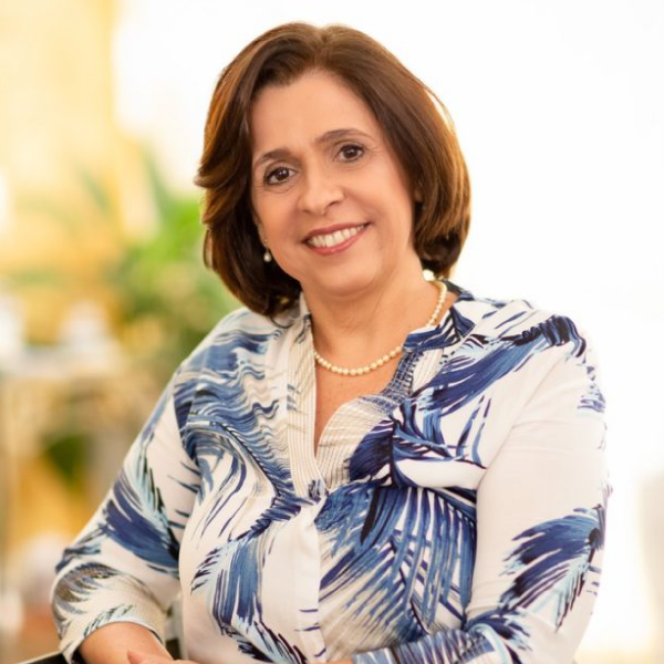 Dra. Rosângela Henrique Araújo